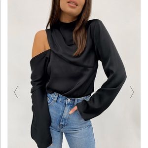 PRETTY LAVISH JETT ASSYMETRIC BLOUSE NWT